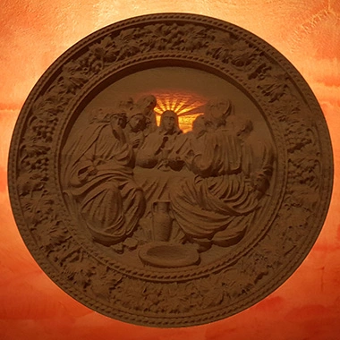 Restauro d'eccellenza e banchi da chiesa intagliati Arredoperchiesa